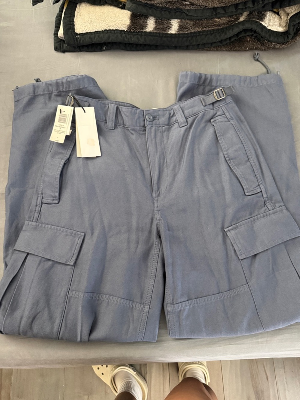 Aritzia TNA women's Cargo Pants in Light Blue